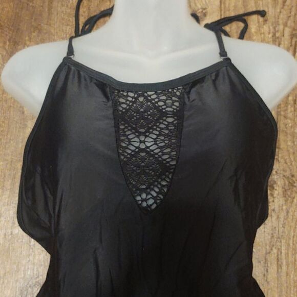 Beautiful one piece with lace accent, Large - Picture 3 of 3